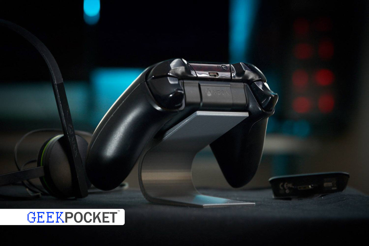 Controller stand, controller mount for desktop