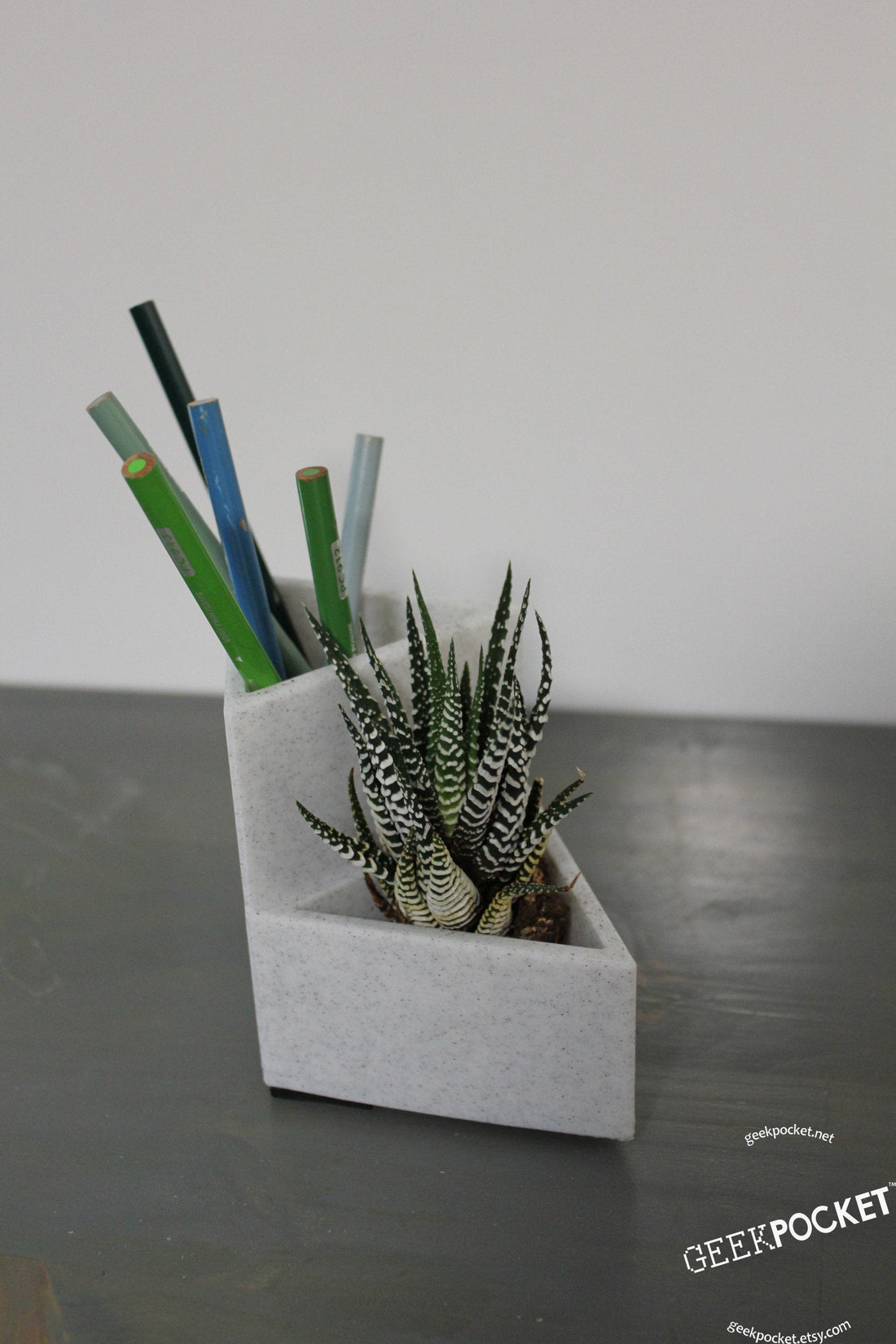 Geometric Pencil holder desk organizer in Marble colored plastic