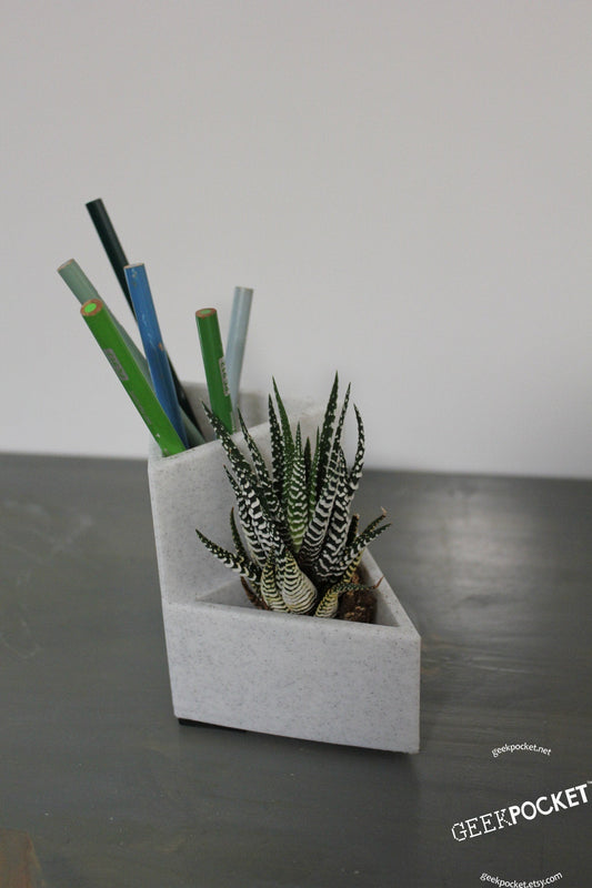 Geometric Pencil holder desk organizer in Marble colored plastic